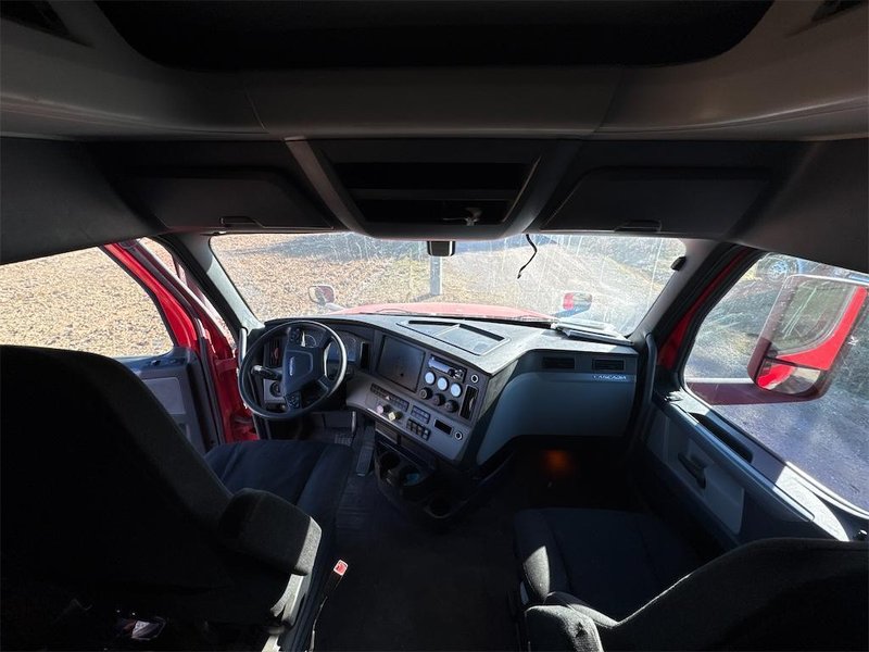 2020 Freightliner Cascadia 1FUJHHDVXLLLC1679