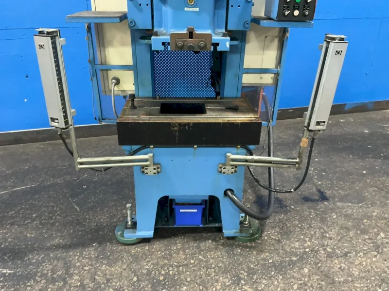 WASINO ENGINEERING 450 KN GAP FRAME PRESS  -  PUX45AD