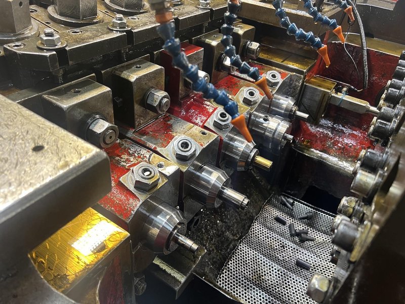 Chun-Zu Model CBP-165S Five Die Bolt Former