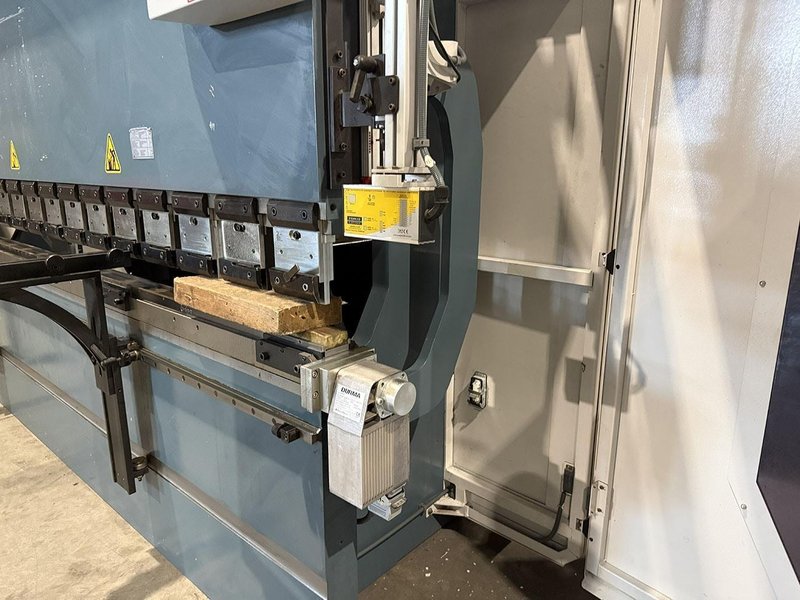 Durma AD-S - 175 ton x 3700 mm CNC