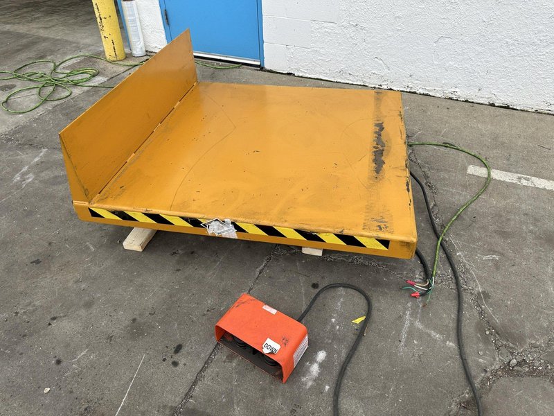 4000 LB PRESTO ECOA MODEL #CLTLT HYDRAULIC  TILTING LIFT TABLE: STOCK #78098