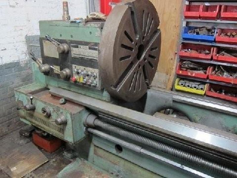 32" X 205" TOS ENGINE LATHE: STOCK #68439