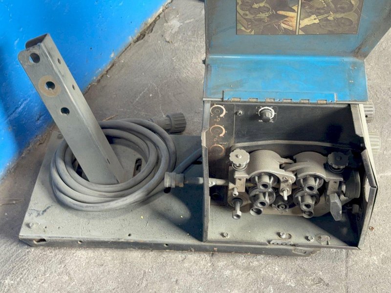MILLER WIRE FEEDER  -  24A