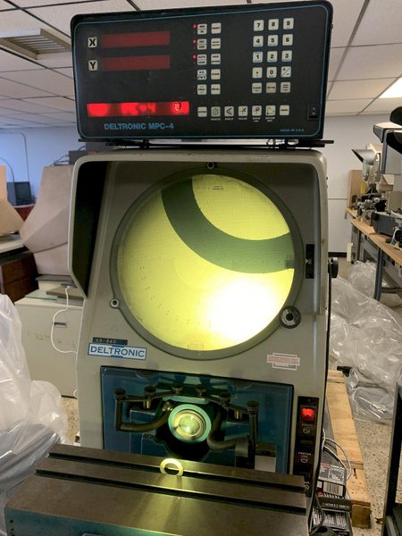 Deltronic &quot;Imagemaster&quot; Model 330A-DEC Bench Top Optical Comparator