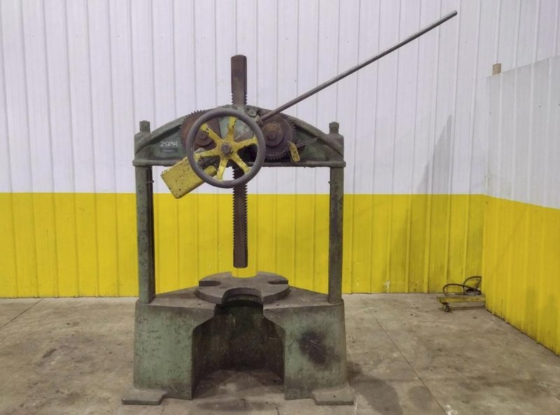 GREENERD #32 TWIN-POST MANUAL ARBOR PRESS. STOCK # 0435026