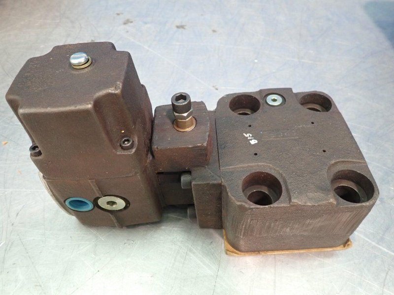 VICKERS RELIEF VALVE  -  CGE10122S15