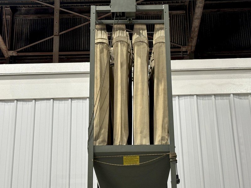 700 CFM AGET MODEL #DUSTKOP 20T31-D1 BAG HOUSE TYPE DUST COLLECTOR: STOCK #21037