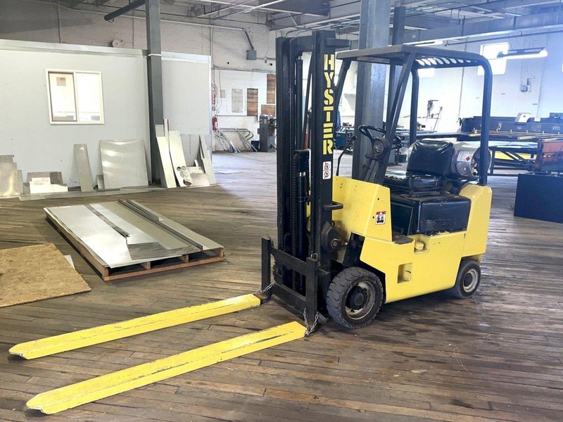 3,000 LBS CAPACITY HYSTER S30XL FORKLIFT: YOBRO #24396