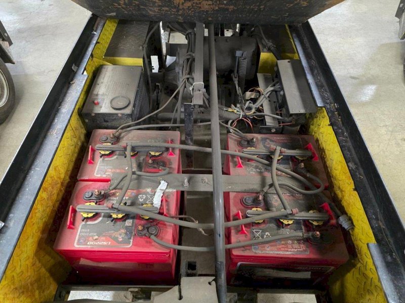 24 VOLT EZ-GO MODEL XI-640 TEXTRON CHASER/TUGGER CART #35: YOBRO #24633