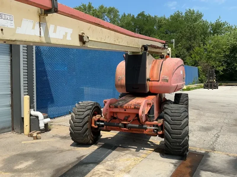 JLG INDUSTRIES 1000 LBS PROPANE TELESCOPING MAN LIFT   -  800A