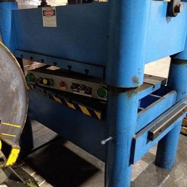 68 TON BECKWOOD 4-Post HYDRAULIC PRESS