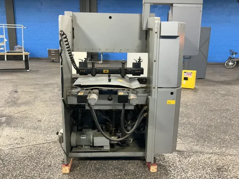 AMADA 35 TONS PRESS BRAKE  -  3512