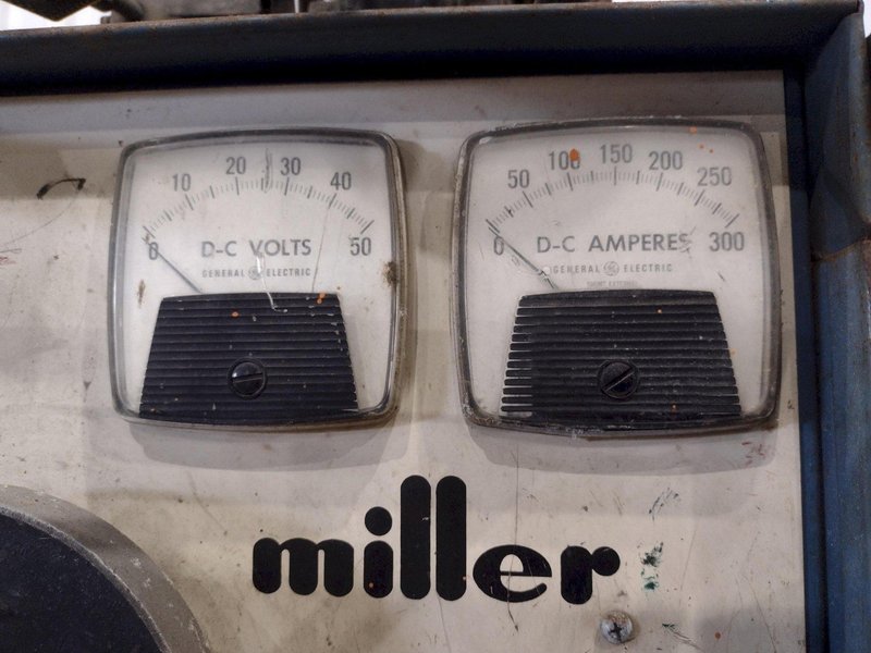 200 AMP MILLER MODEL #CP-200 WELDER WITH WIRE FEED: STOCK #20766
