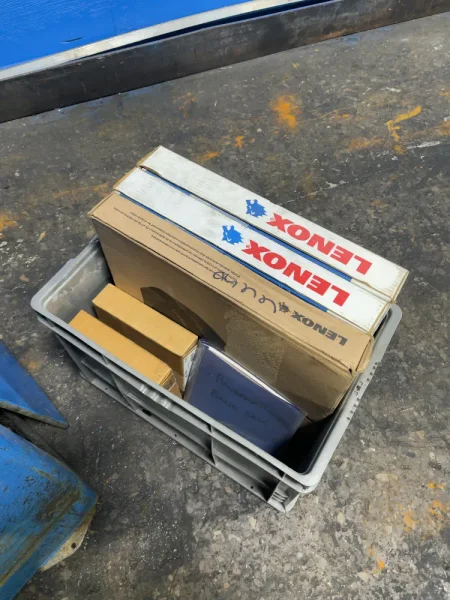 POWERMATIC 24” X 24” VERTICAL BAND SAW  -  87