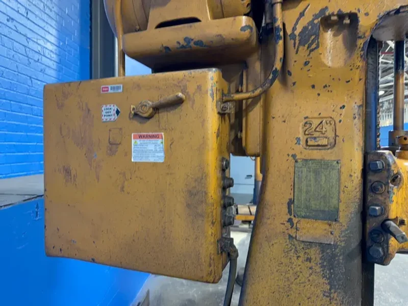 CINCINNATI BICKFORD 24" DRILL PRESS