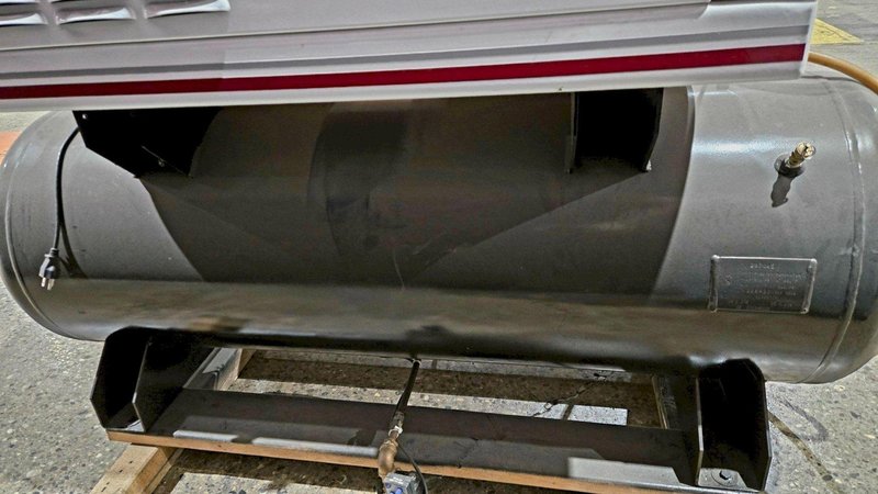 GARDNER DENVER HER7F-8 RECIPROCATING AIR COMPRESSOR 7.5HP 80GAL USED