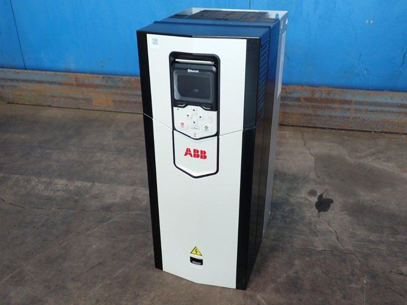 ABB 40HP ACS880 VFD  -  ACS880-01-052A-5+P944