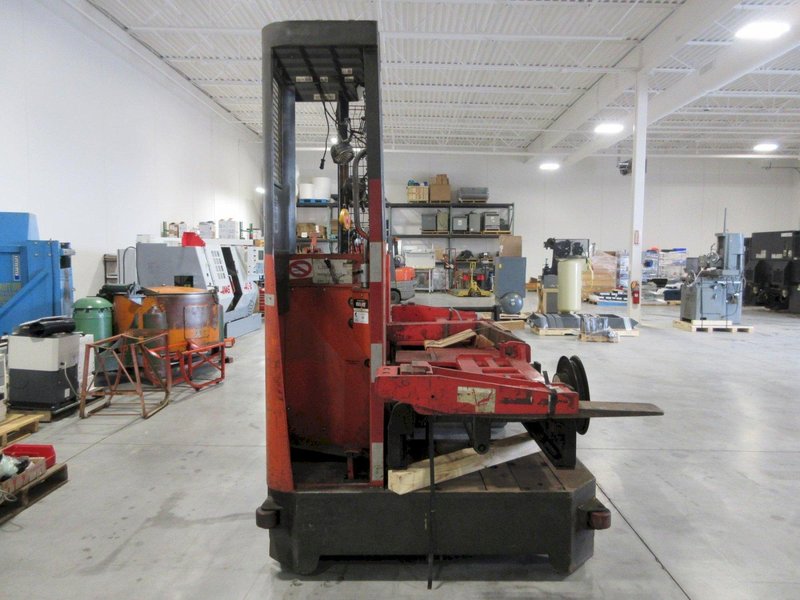 Raymond 071-SL60TF Narrow Aisle Electric Side Loader – 6,000 lb Capacity – 36V – 2-Stage 240" Lift Height- Auction Item