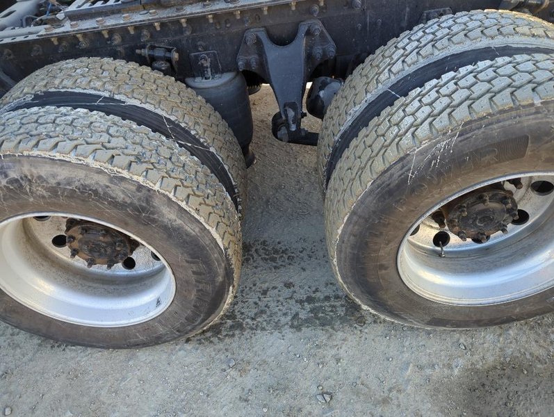 2022 International LT625 3HSDZAPR2NN443564