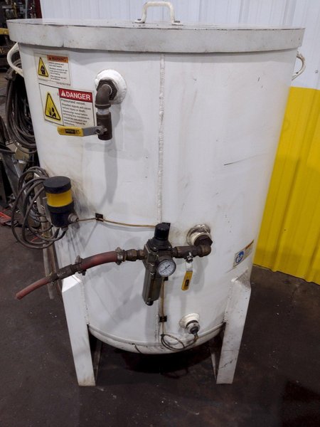 20 CU FT AXXOIM MODEL 20CF BLASTING POT, NEW 2013: YOBRO #26252