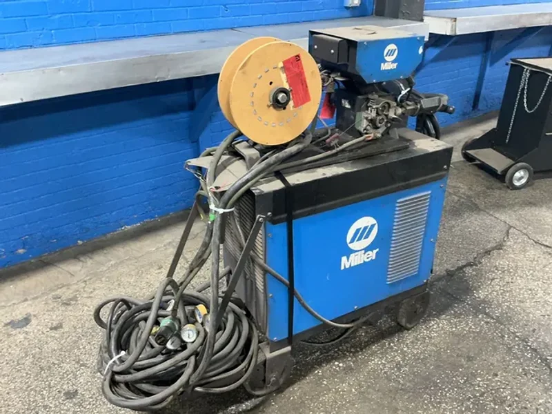 Miller 300 Amps Welder W/feeder - Cp-300