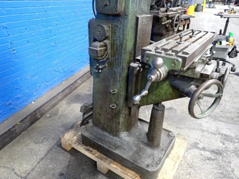 CLEVELAND 32" X 8" VERTICAL MILL