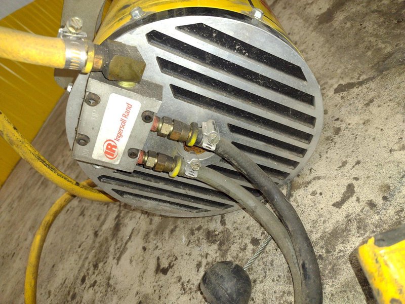 250 LBS X 2007 ANVER MODEL #ATL25M2-60MROT ELECTRIC POWERED VACUUM SHEET LIFTER: STOCK #21303