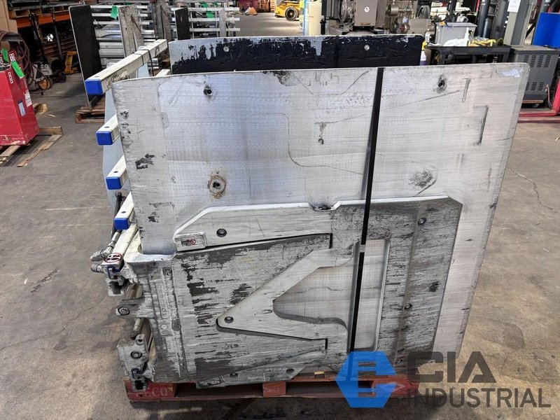 2021 - 2,640 LB. CASCADE MODEL 14J-CCS-2A-0074 HYDRAULIC CARTON CLAMP