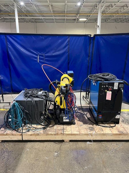 FANUC ARCMATE ROBOT 100ID/10L WITH R30IB+ AND MILLER AUTO CONTINUUM 500