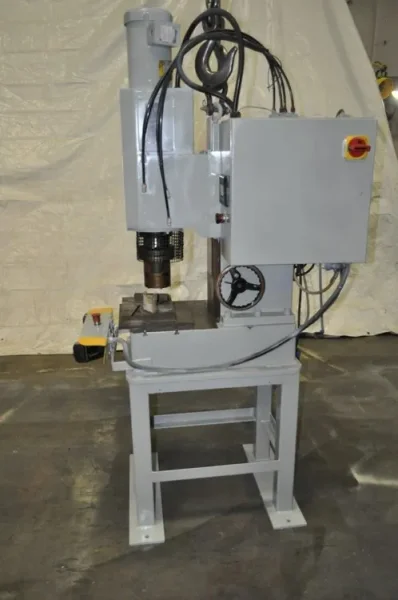 VSI TM23 RIVETER, STOCK# 14158J