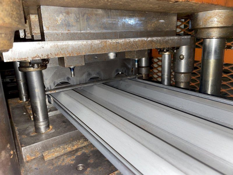 7 TON &amp; 3 TON AIRAM TRAVELING PUNCH &amp; CUTOFF PRESSES: STOCK #18420