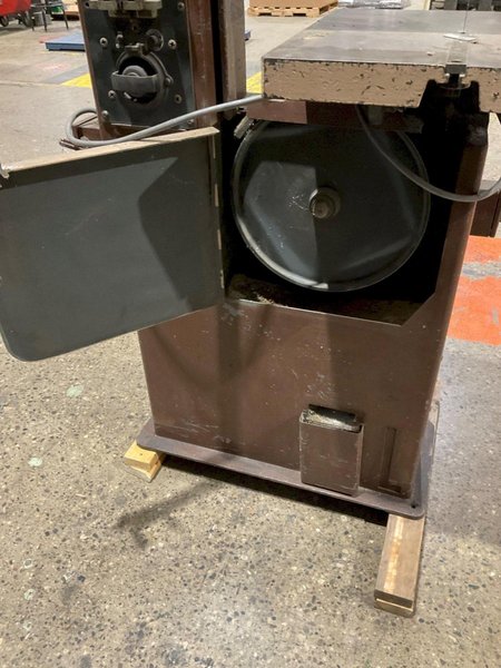 DOALL CONTOUR VERTICAL BANDSAW W/ JOB SELECTOR USED