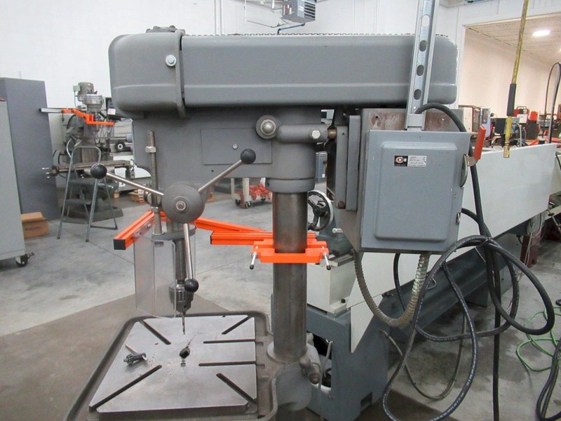 Walker Turner Drill Press, 15.5" x 18" Table, 70-400 RPM