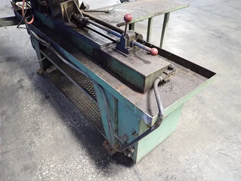 DOALL 24" X 8" HORIZONTAL BAND SAW  -  C-916