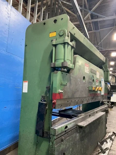 CINCINNATI 135 TON PRESS BRAKE  -  135 CB X 10 FT