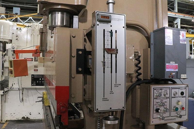 135 Ton x 10 Ft Cincinnati Hydraulic Press Brake Model 135CB8