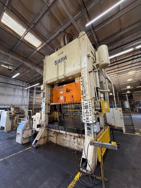 500 ton Verson S2-500-96-60T Straight Side Mechanical Stamping Press For Sale
