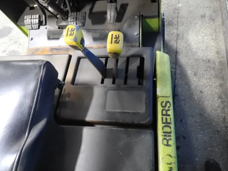 CLARK 3625 LBS PROPANE FORKLIFT  -  GCS20MB