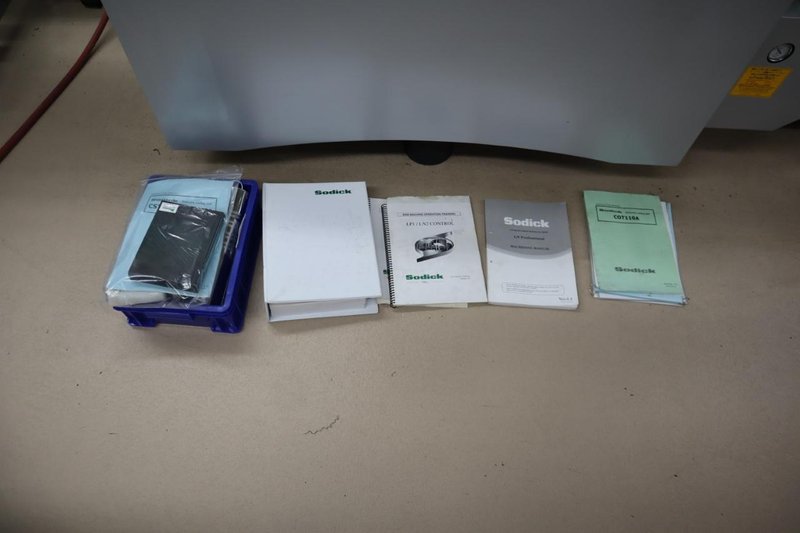 Sodick AD35L CNC EDM Sinker Electrical Discharge Machine, 4 Electrode Changer, Sytem 3R Head, LN2 Control, C (U) Axis- Auction Item