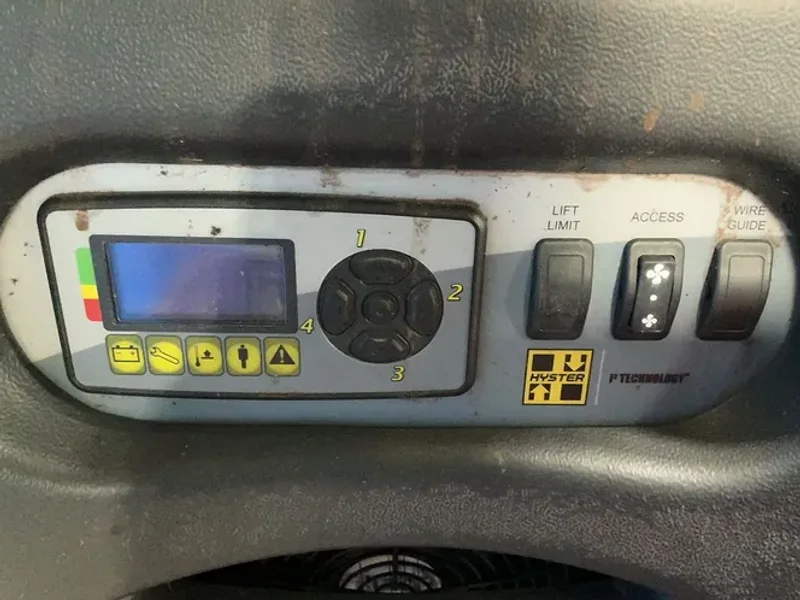 HYSTER 3000 LBS ORDER PICKER  -  R30XM3