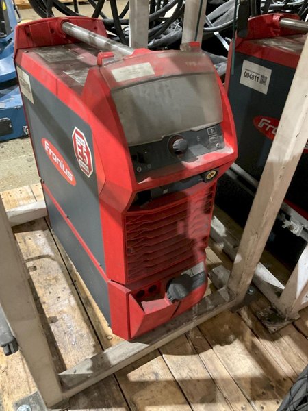 FANUC ARC MATE 120ID/12L ARC  W R30IB CONTROLLER + FRONIUS TPS 400I WELDER