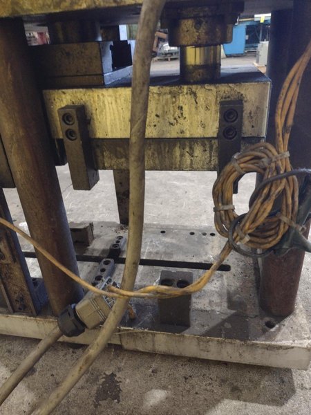 4-POST HYDRAULIC PRESS - ROLLFORMER CUTOFF PRESS: YOBRO #25563