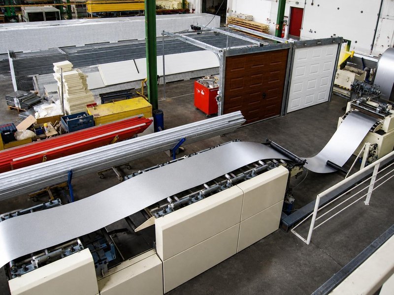Jensen - Sandwich panel line for sectional gates