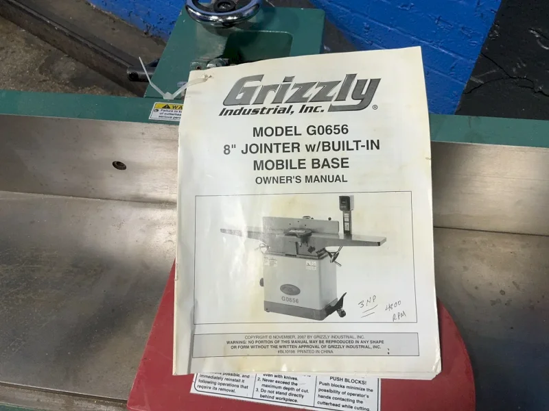 GRIZZLY 73” X 9” 8" JOINTER W/BUILT-IN MOBILE BASE   -  G0656