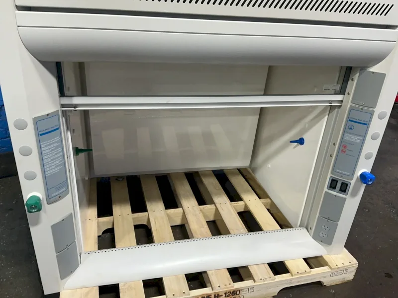 LABCONCO 39”X21”X48” CHEMICAL FUME HOOD  -  488040010814