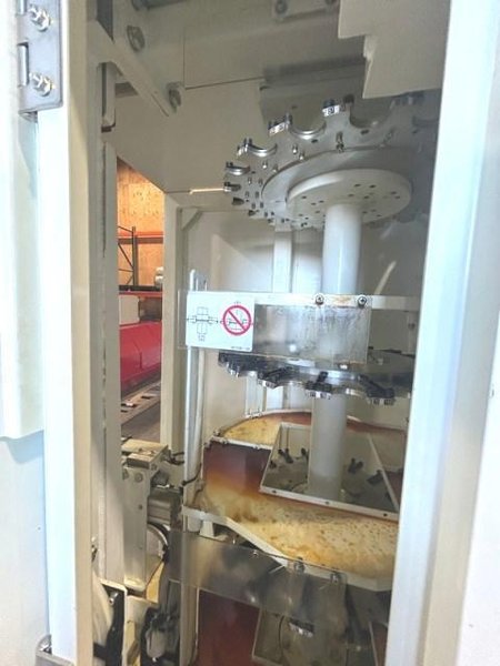Kitamura MedCenter 5AX VMC CNC, 2024 – Renishaw Probe, 120 ATC, Chip Conveyor