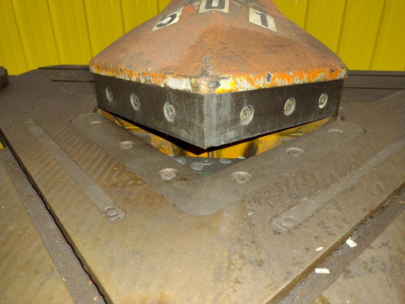 9&quot; x 9&quot; x 3/16&quot; COMACA HYDRAULIC PUNCH &amp; CORNER NOTCHER: STOCK #11842