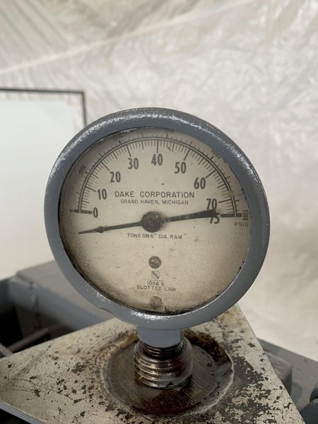 75 TON DAKE 75H HAND OPERATED HYDRAULIC PRESS. 0523723
