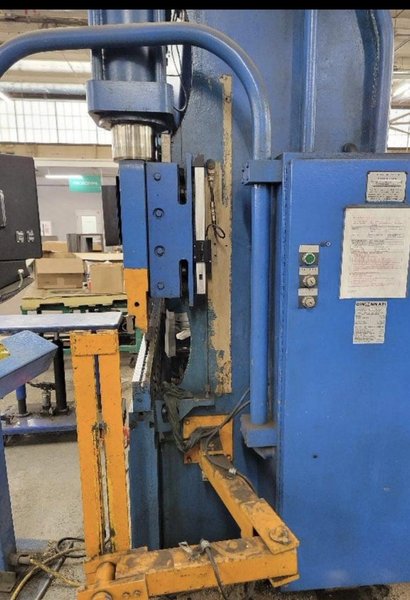 135 Ton x 8′ Cincinnati FMII CNC Hydraulic Press Brake, 1990