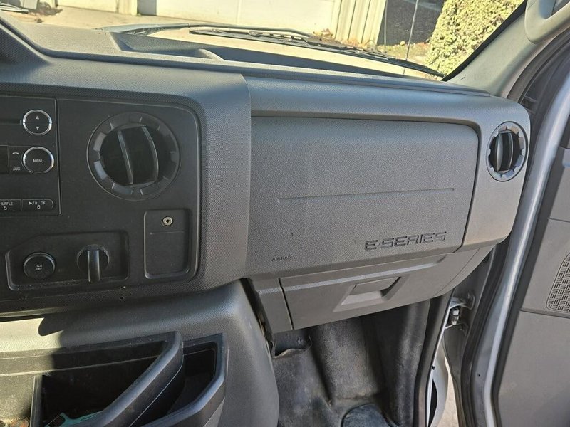 Ford Econoline E-350 Cargo Van, 2013 – 5.4L V8 Commercial Work Van